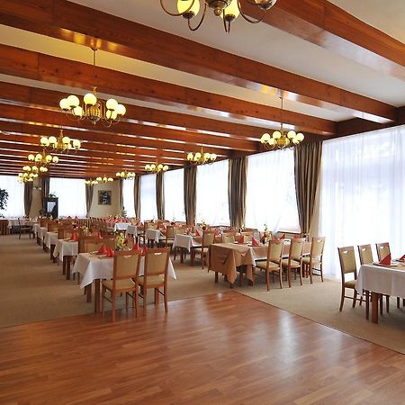 Hotel Manes Svratka Bagian luar foto