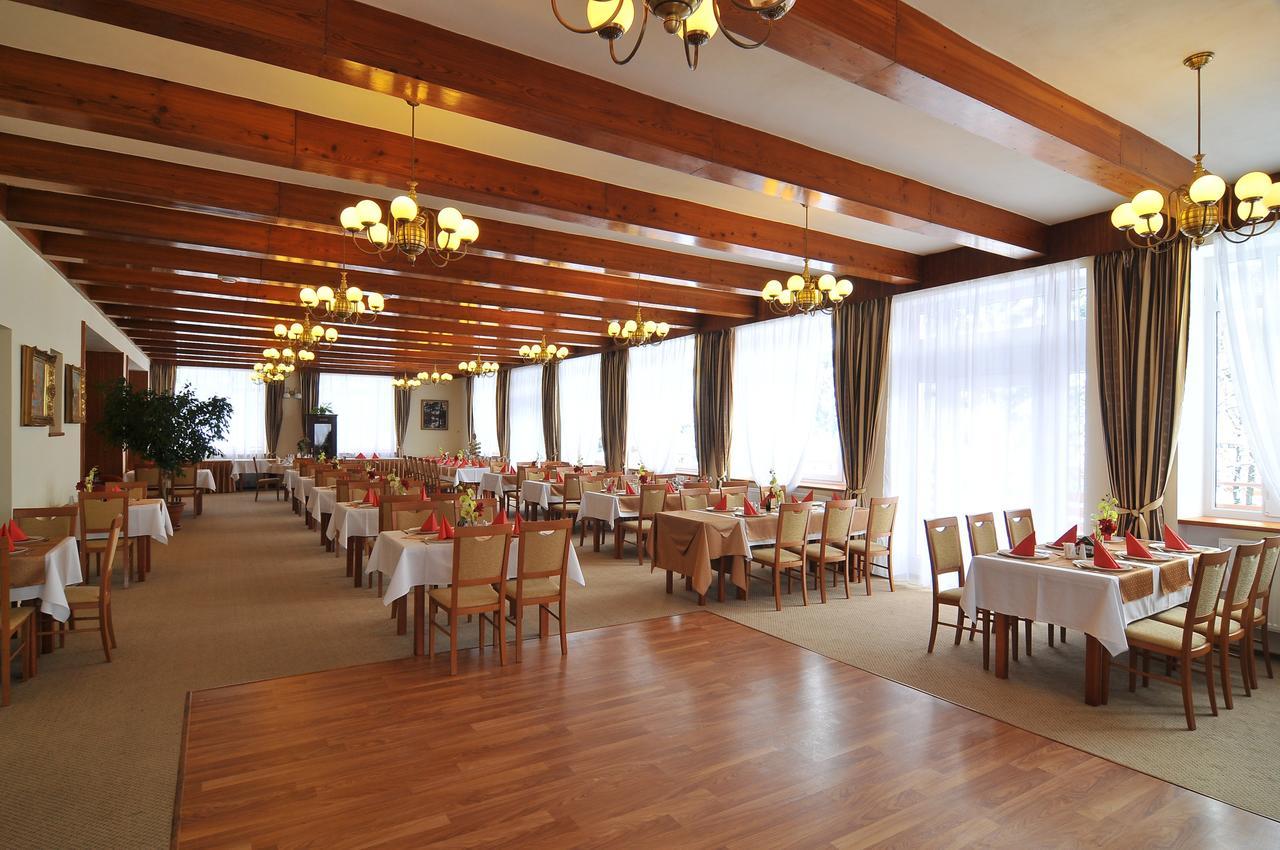 Hotel Manes Svratka Bagian luar foto