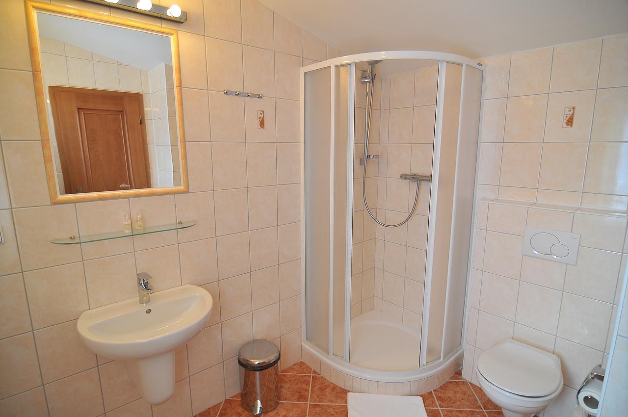 Hotel Manes Svratka Bagian luar foto