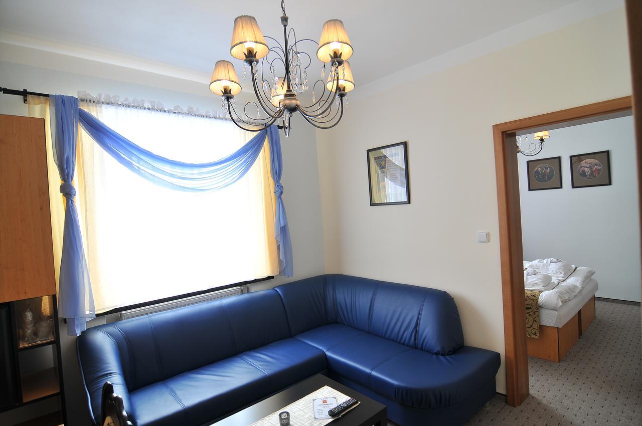 Hotel Manes Svratka Bagian luar foto