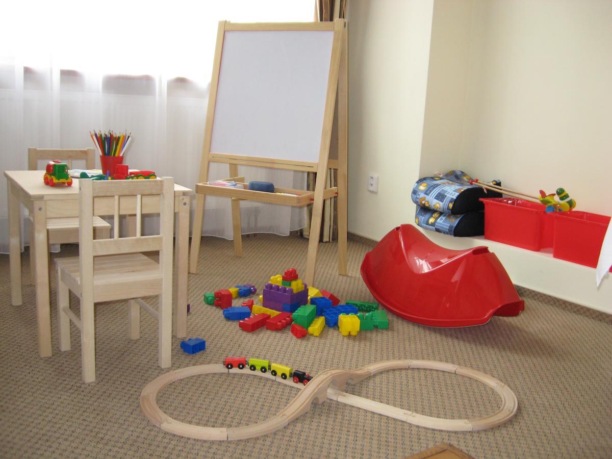 Hotel Manes Svratka Bagian luar foto