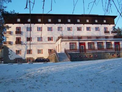 Hotel Manes Svratka Bagian luar foto
